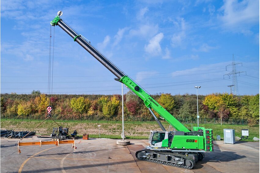 683 E