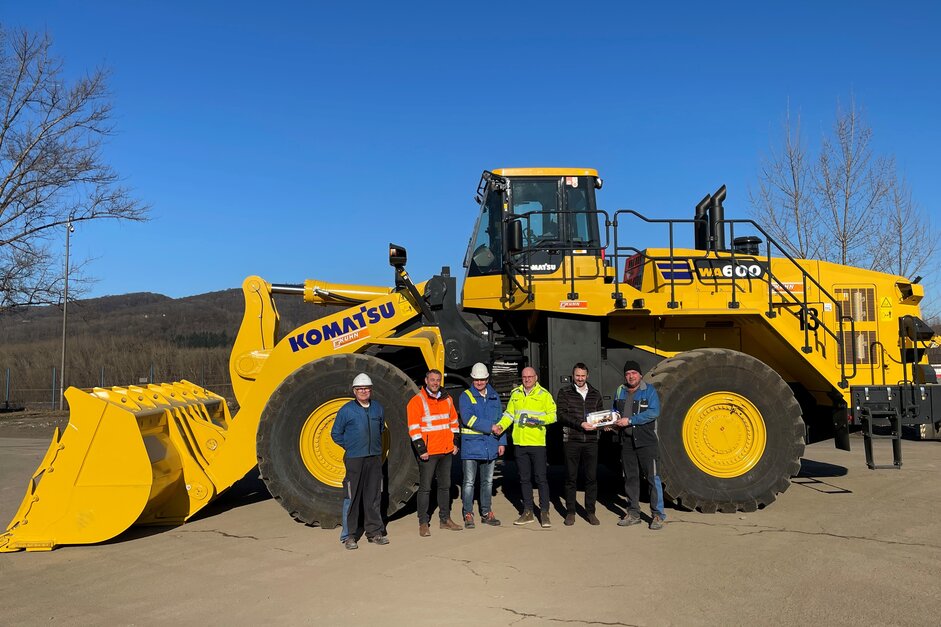 Voestalpine alpine Stahl GmbH setzt umweltschonenden Radlader von Komatsu im Unternehmensbereich Business Unit Bramme/Wertstoff-Zentrum ein Voestalpine alpine Stahl GmbH setzt umweltschonenden Radlader von Komatsu im Unternehmensbereich Business Unit Bramme/Wertstoff-Zentrum ein